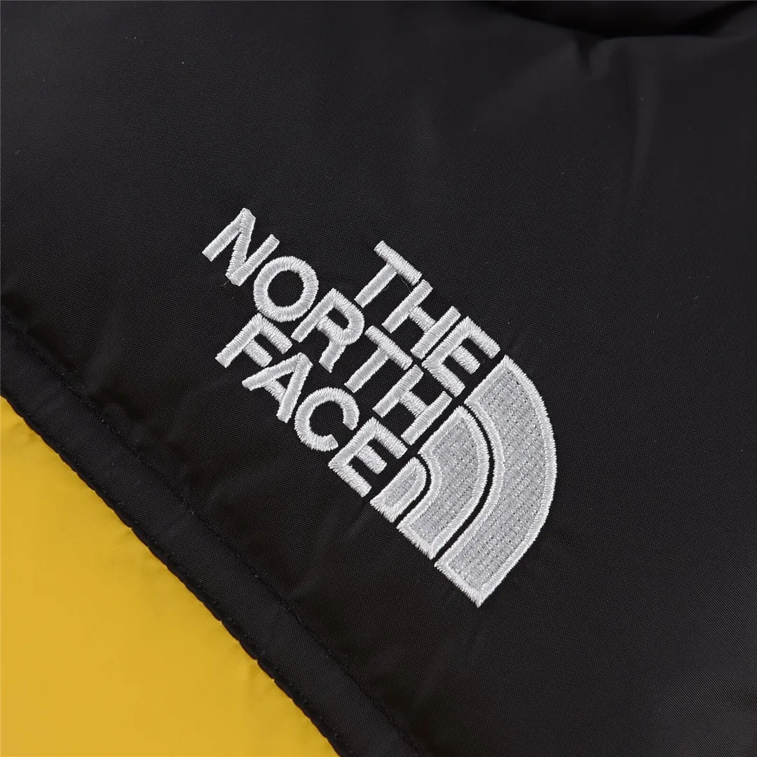 Style number: Y 140 💰P260 Yellow# The North Face children's clothing thin down jacket, a must-have for trendy kids, more fashionable than Big Goose children's clothing. A very cost-effective children's down jacket. The down is made of national standard 50 down. It inherits the cold resistance and durability design of the adult version, so that your little explorer can also experience good warmth retention performance. The light and thin design means that your child will no longer be suffocated by a heavy down jacket. Size: 110 120 130 140 150 160